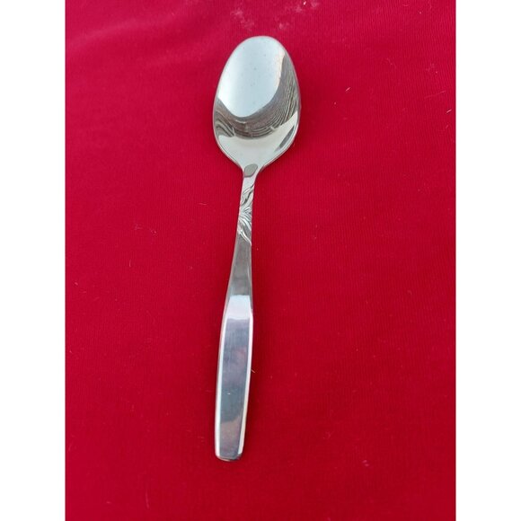 4 IS Supreme Swirl 6 3/4" Oval Soup Spoons Stainless Steel - Picture 2 of 3